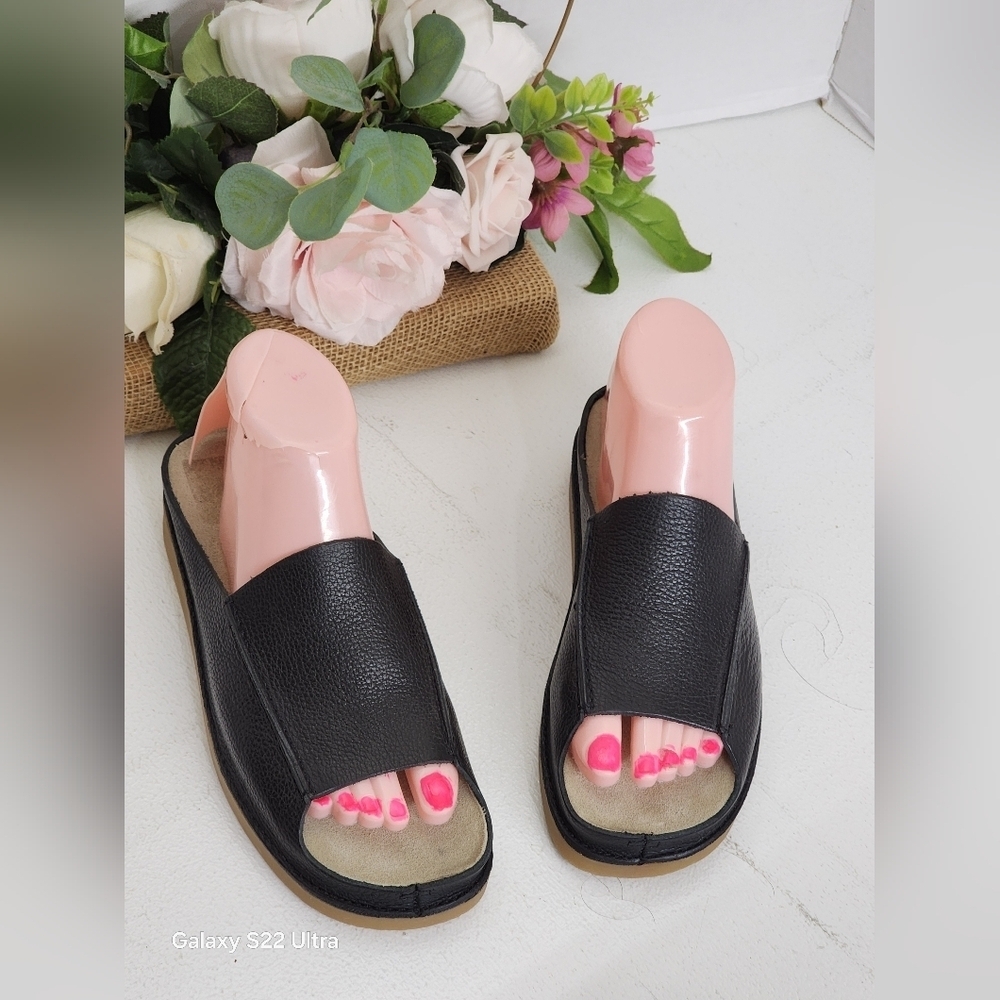 Black Leather Women's Slide Sandals - Picture 1 of 6